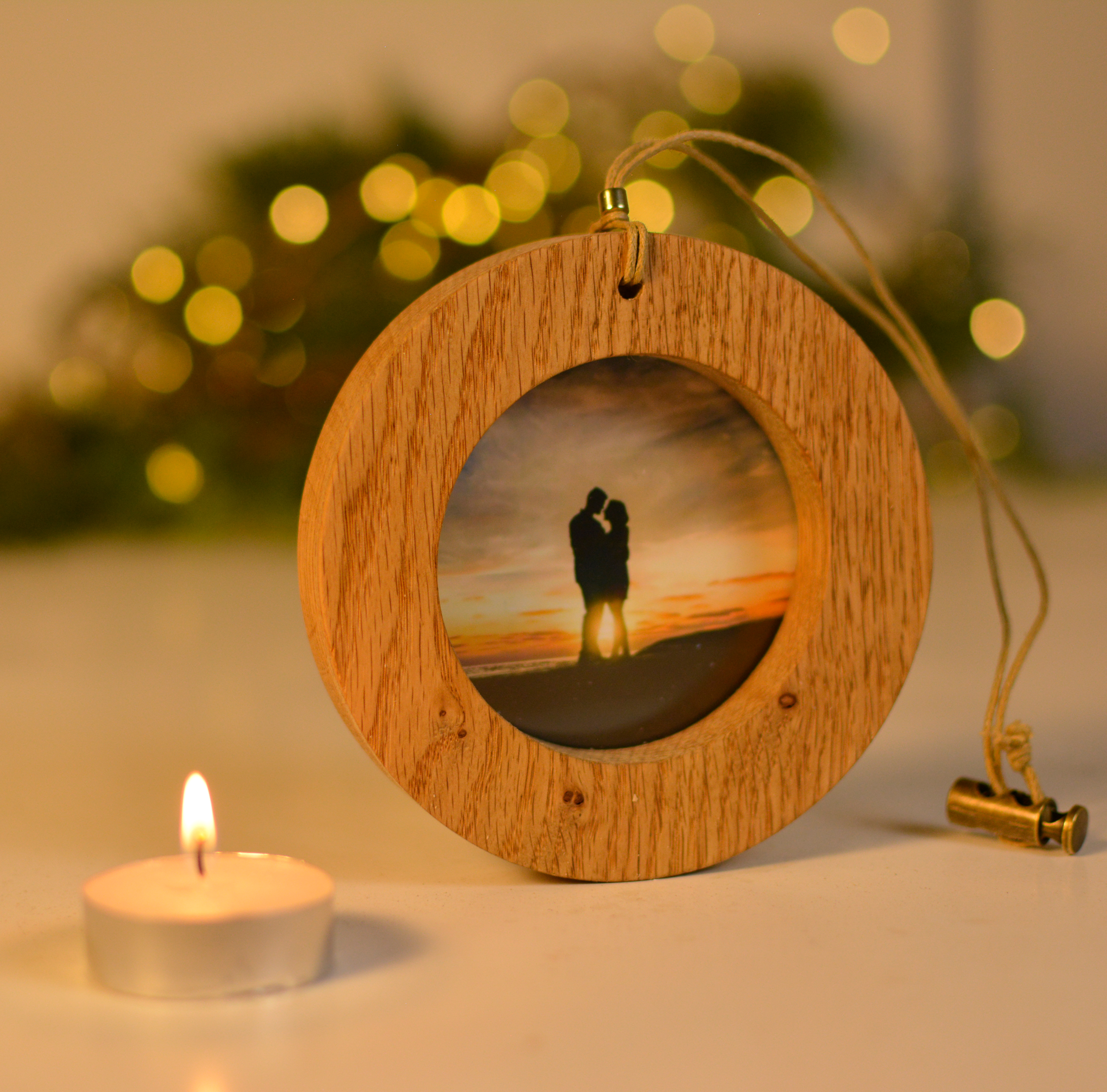 Round Wood Photo Ornament – Rustic Oak Hanging Picture Frame